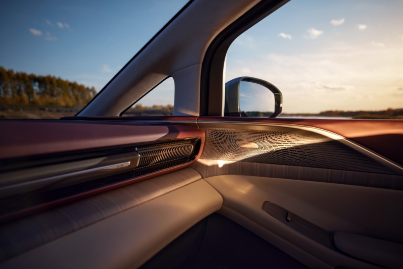 XPeng X9 EREV rear three-quarter view